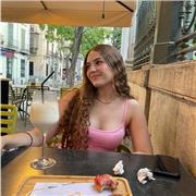 Desde pequeña siempre he sabido quería ser profesora. Soy una persona motivada y puedo dar clases a personas de todas las edades